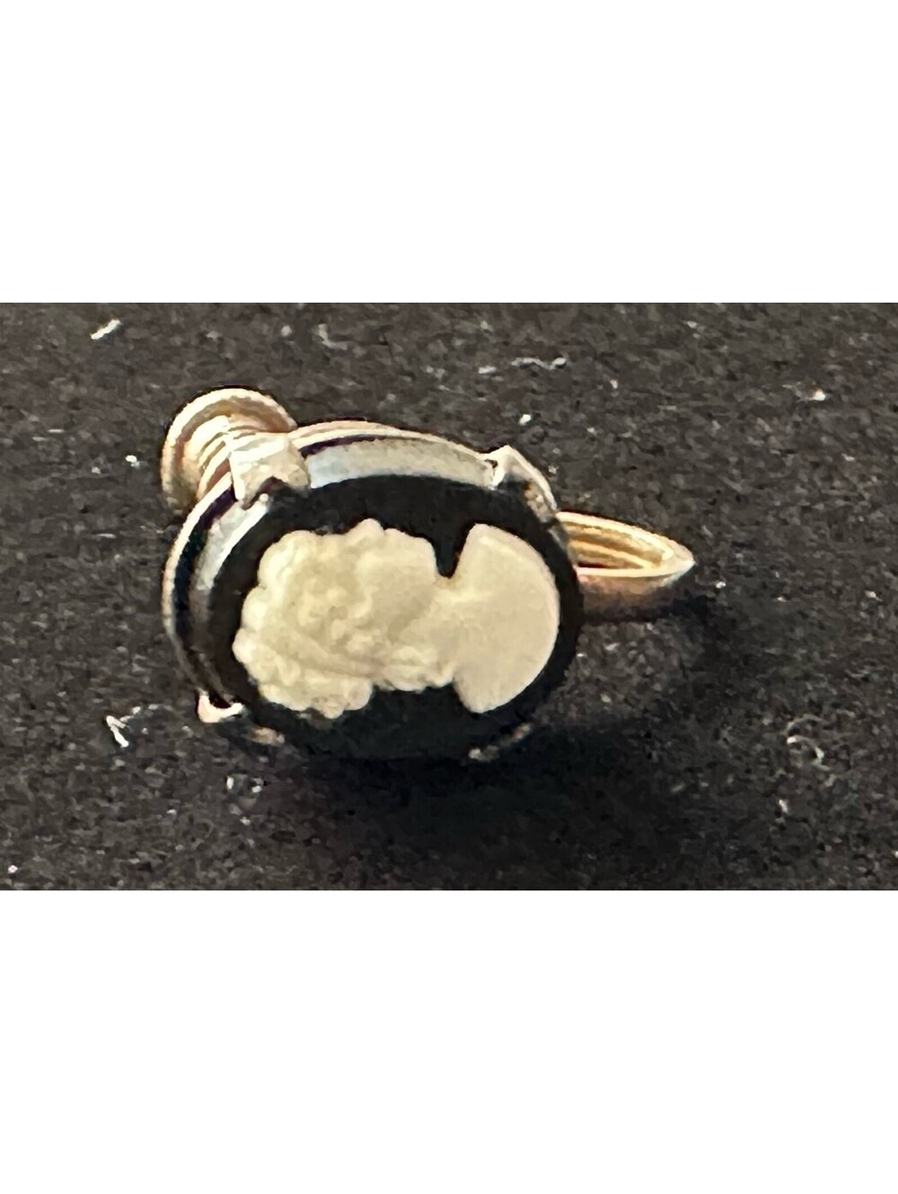 Vintage Cameo Black White Screw Back Earrings - Picture 3 of 5